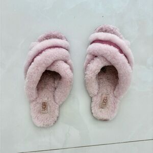UGG Women's Soft Pink Fluffy Slippers